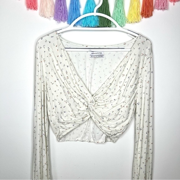 Urban Outfitters Madison Twist-Front Dainty Floral  Off White Cropped Blouse - Picture 2 of 13